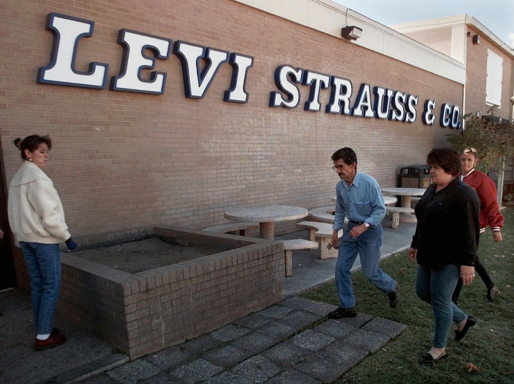 1873: Levi Strauss